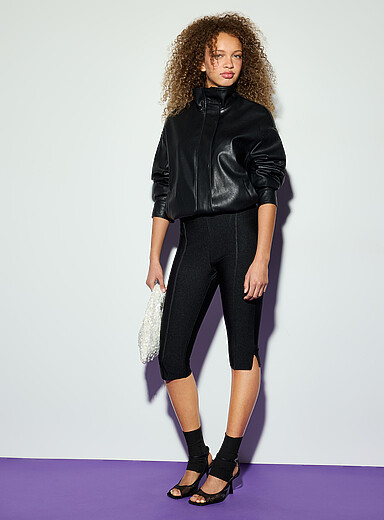 Twik: Le capri ajust&eacute; extensible Noir pour femme