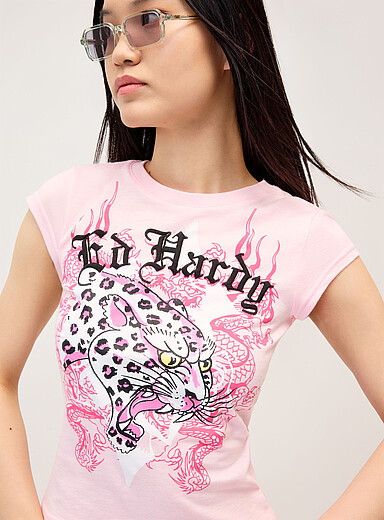 Le t-shirt ajust&eacute; l&eacute;opard rose