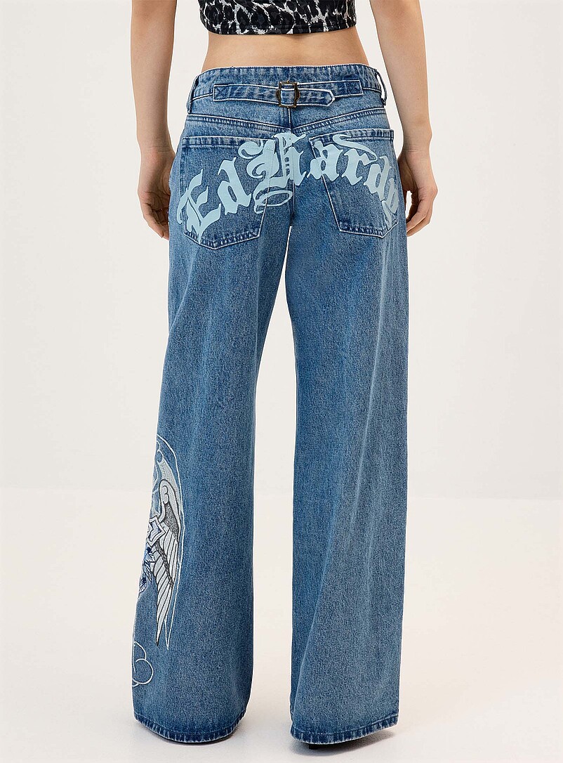 Ed Hardy: Le jean large broderie c&oelig;ur ail&eacute; Bleu moyen - Ardoise pour femme