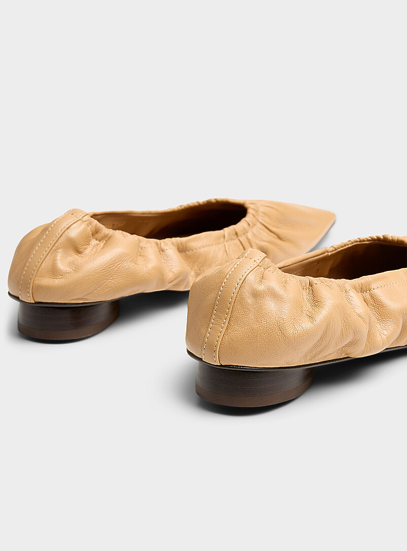 Flattered: La ballerine cuir drap&eacute; Isa Femme Noir pour femme