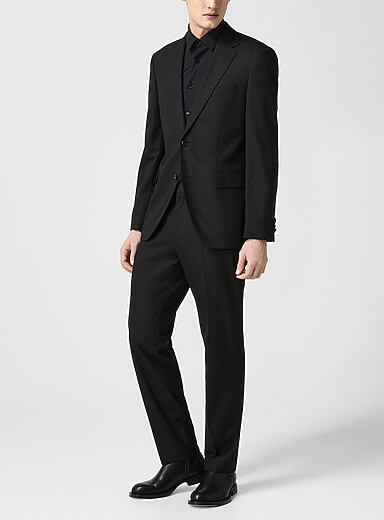 Fitted black twill suit