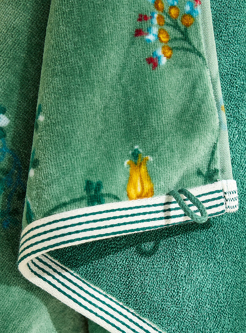 Green floral pure cotton hand towel product image 2