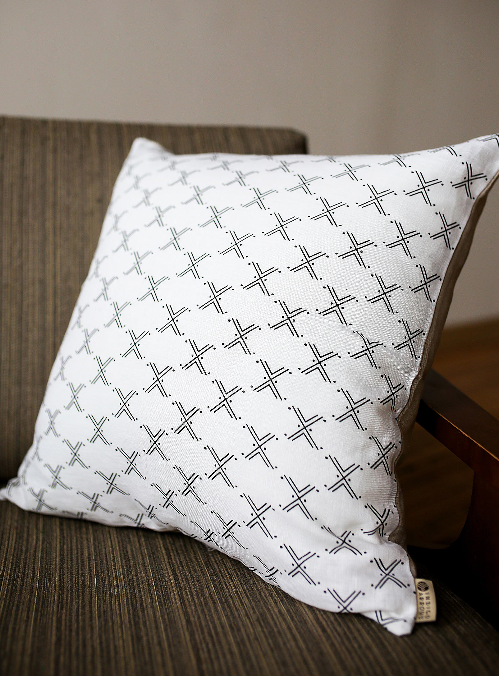 Indigo Arrows Niswi Pure Linen Cushion 51 X 51 Cm In White