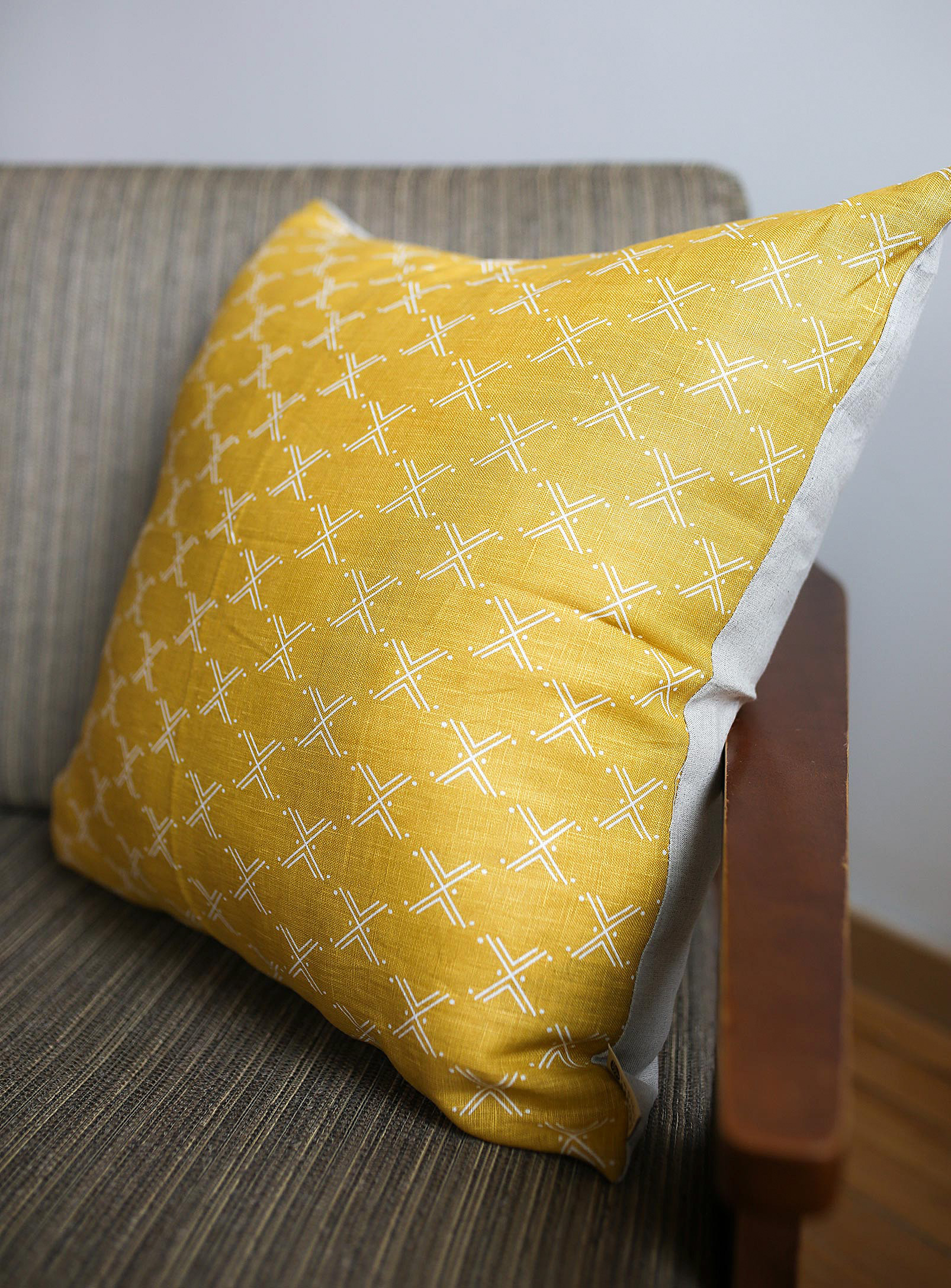 Indigo Arrows Niswi Pure Linen Cushion 51 X 51 Cm In Yellow