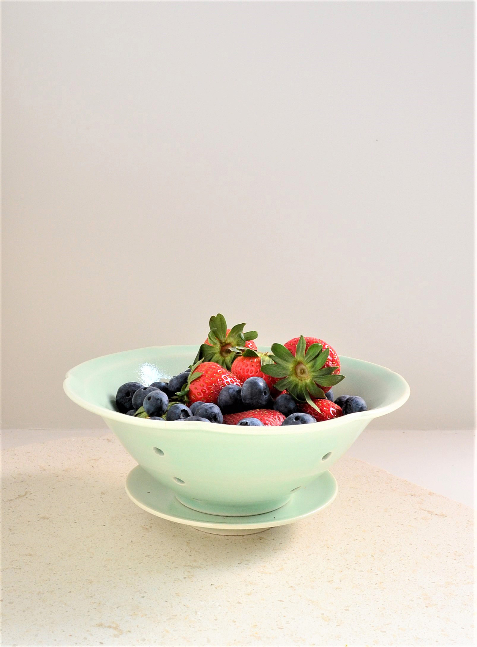Akai Ceramic Studio - Mint porcelain colander-bowl for berries