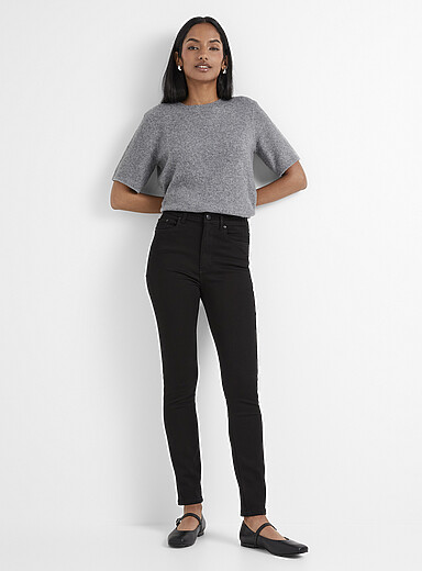 Farrow black jean <b>Fit: Slim leg, regular rise</b>