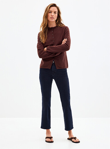 Le jean Mara indigo fonc&eacute; <b>Coupe : jambe droite, taille r&eacute;guli&egrave;re</b>