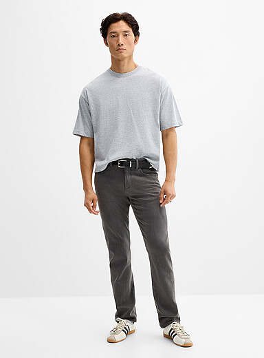 Le jean gris Russel <b>Coupe droite &eacute;troite</b>