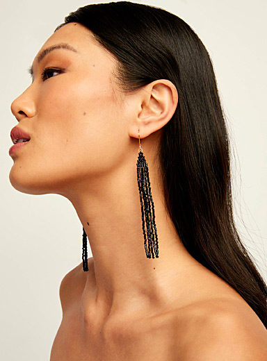 Three Sisters by Emma: Les boucles d'oreilles longues franges perl&eacute;es Noir
