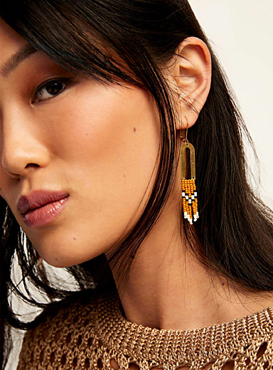 Les boucles d'oreilles laiton et miniperles color&eacute;es