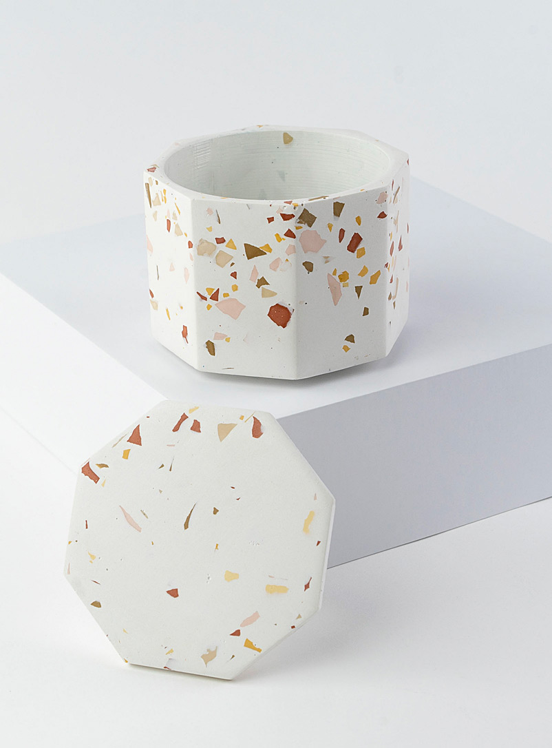 Collage Studio: Le pot octogonal terrazzo Beige crème