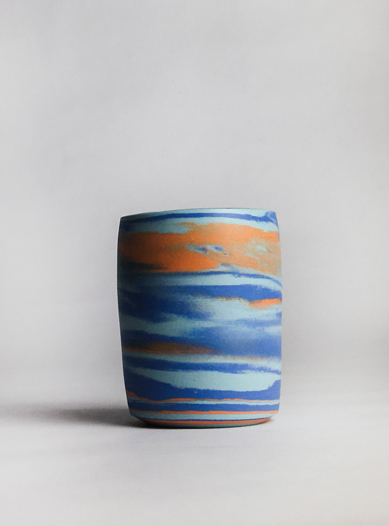 Meg Does Pottery: Les gobelets de porcelaine couleurs diffuses Ensemble de 2 Bleu