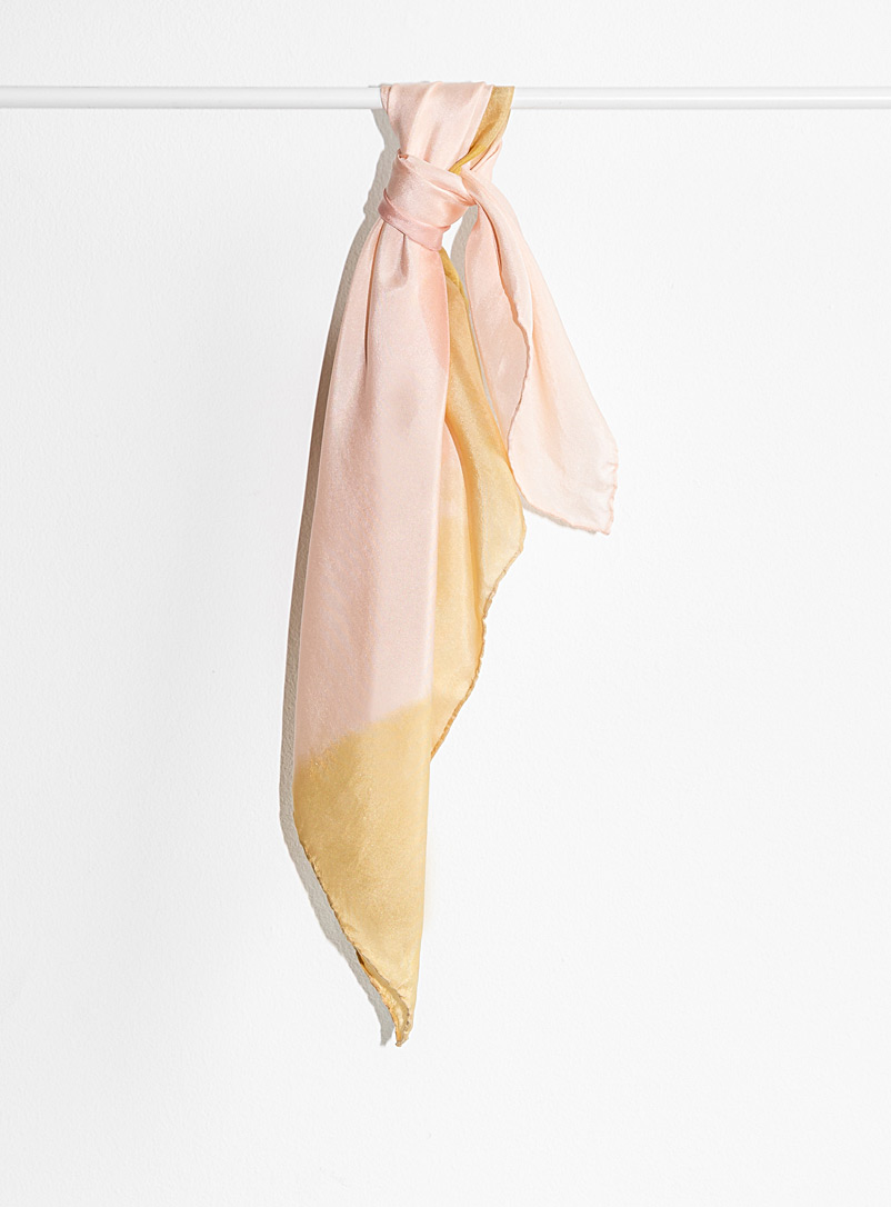 Tania Love: Le petit foulard rose doux et or Assorti