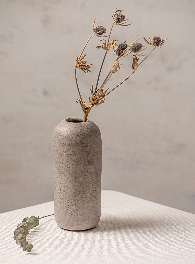 Roxane Charest céramique: Le vase ovale minimaliste 18,5 cm de hauteur Gris