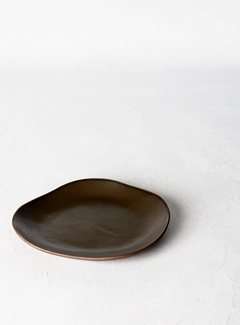 Roxane Charest céramique Dark Brown Small meander stoneware plate