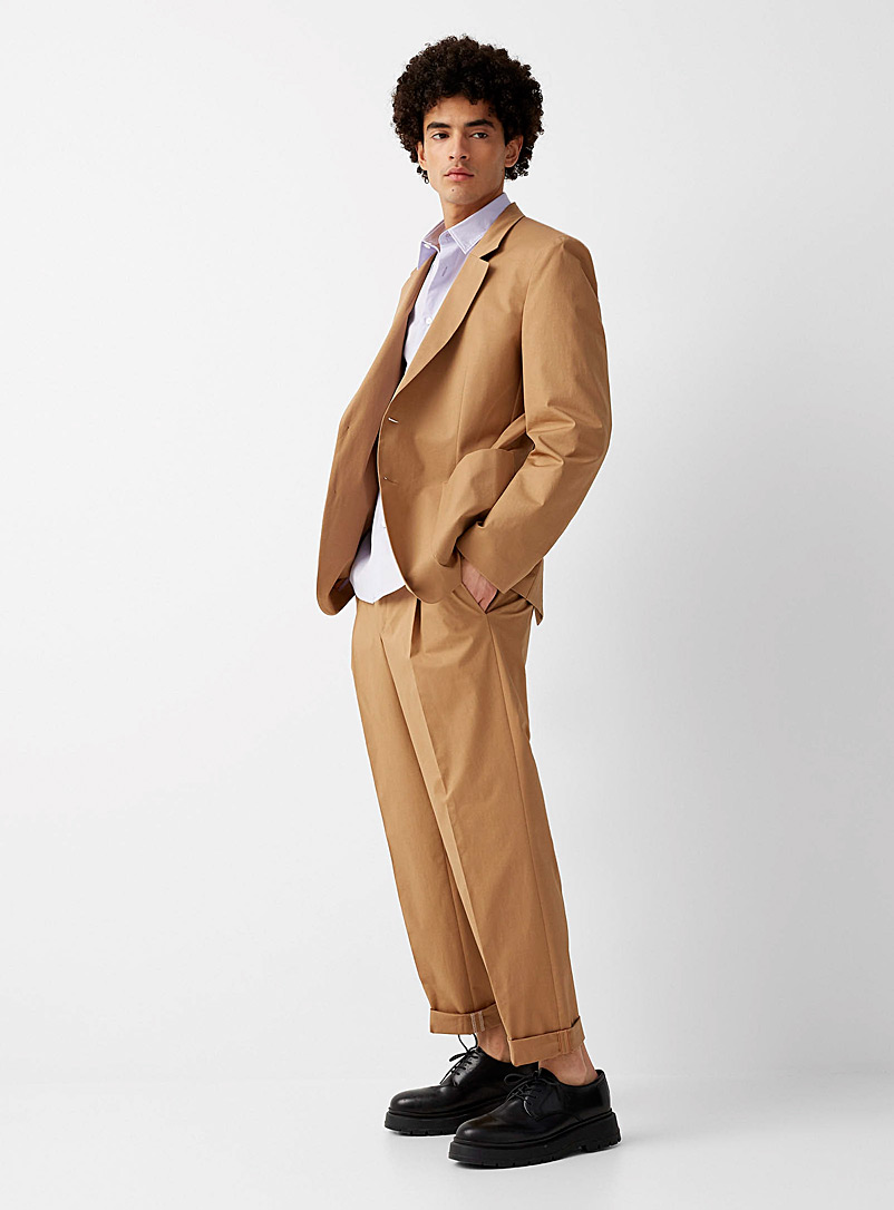 HUGO: Le pantalon à plis caramel Brun pour homme