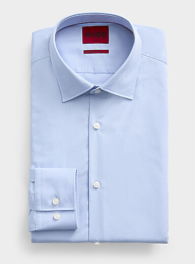 La chemise unie l&eacute;g&egrave;re <b>Coupe ajust&eacute;e</b>
