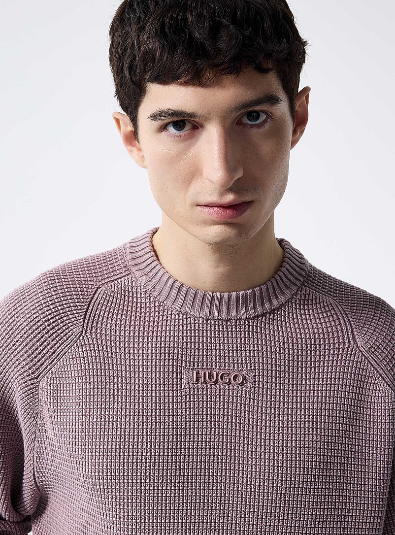 HUGO: Le chandail tricot gaufr&eacute; Rose pour homme