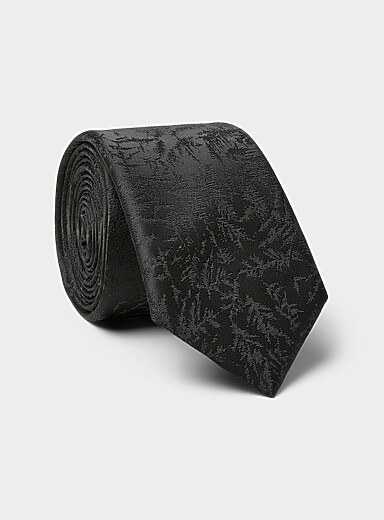 Tone-on-tone foliage skinny tie