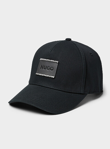La casquette &eacute;cusson avec coutures contraste