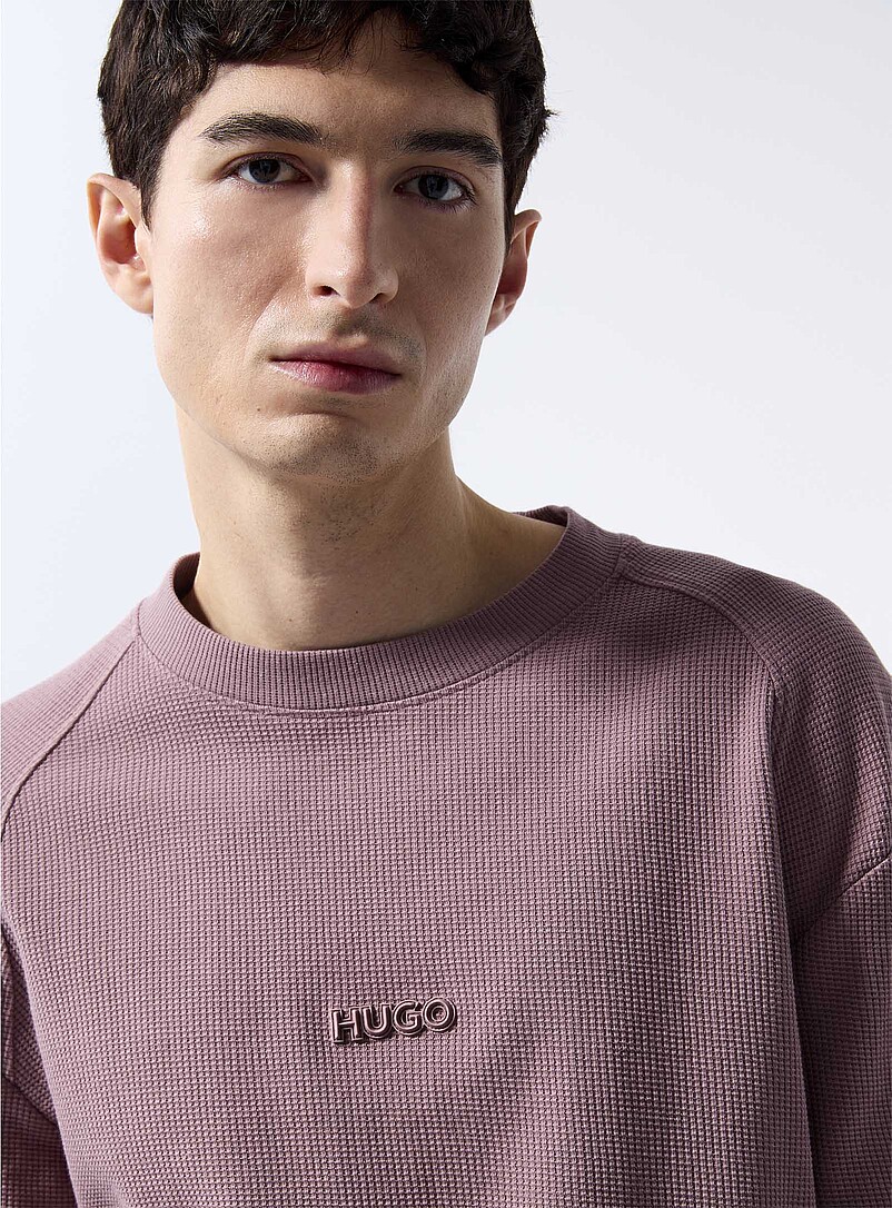 HUGO: Le t-shirt gaufr&eacute; Daffy Rose pour homme