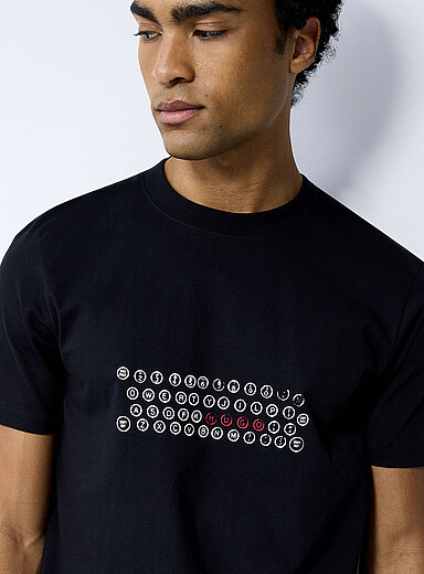 Deyss logo keyboard T-shirt