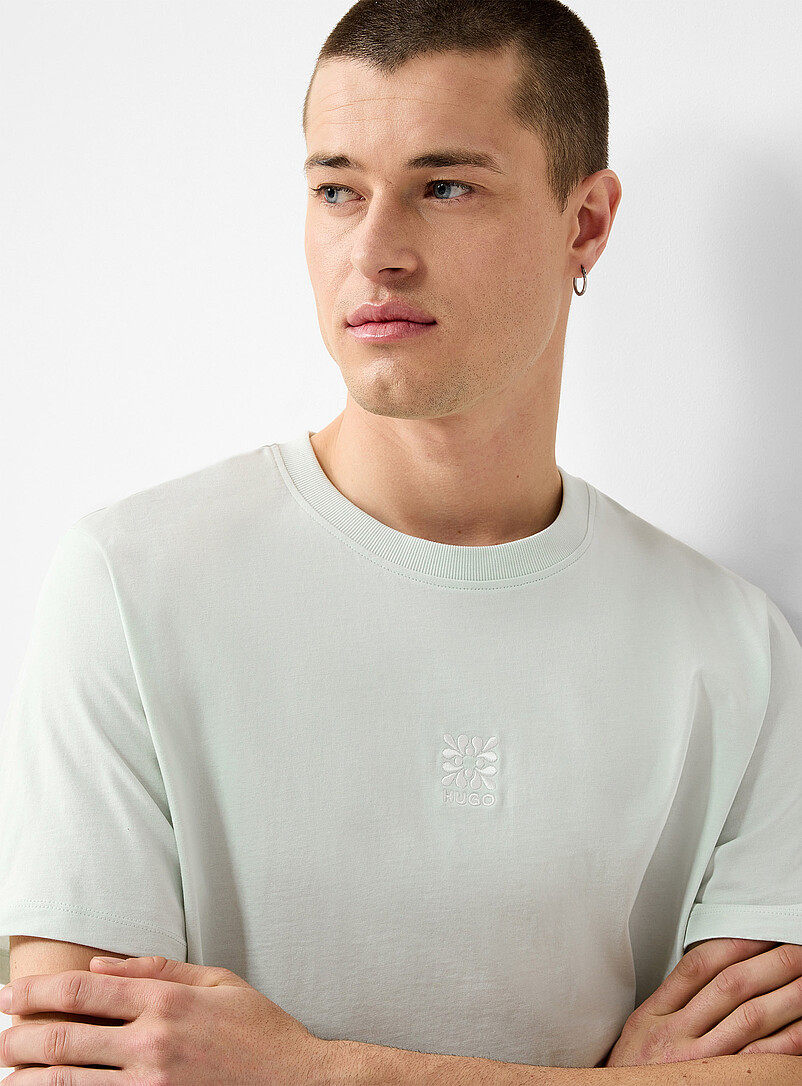 Darusi Abstract Floral Logo T-Shirt