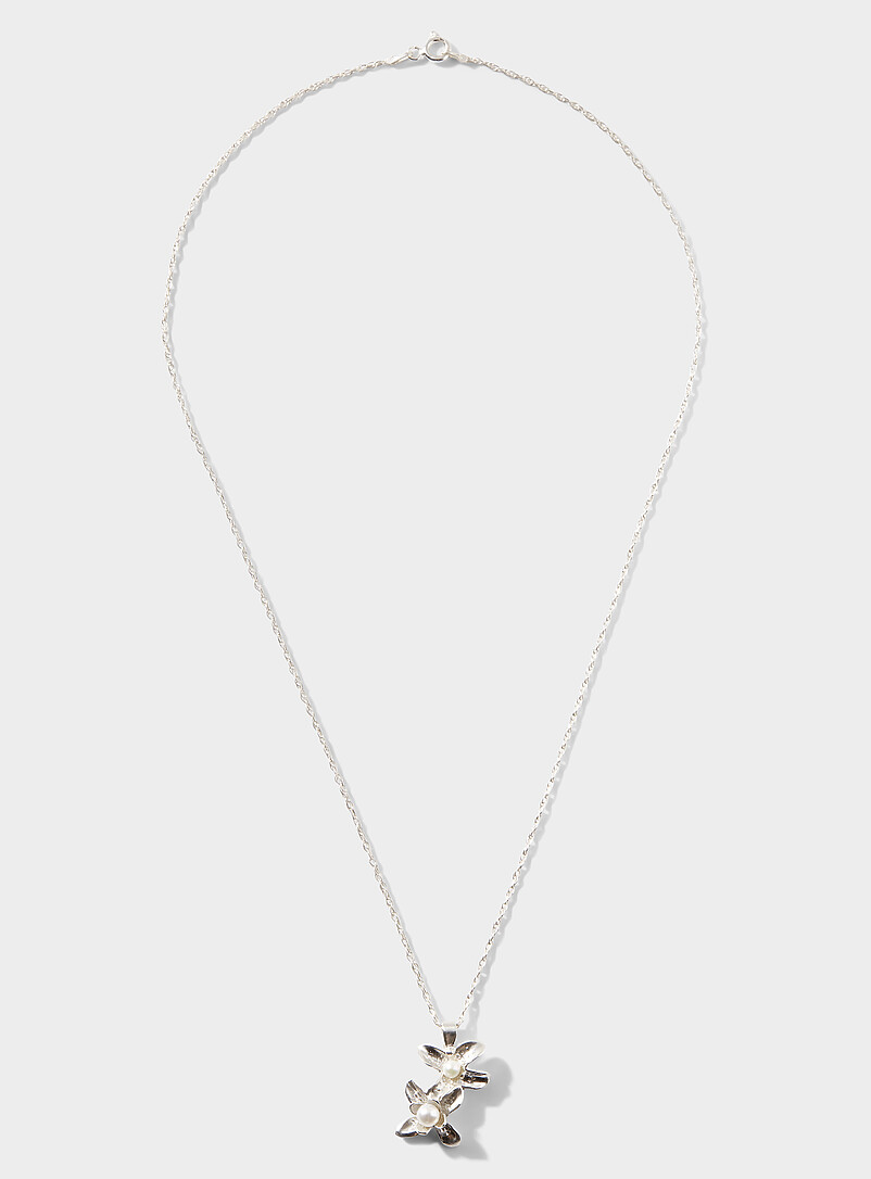 Joaillerie Amulette: Le collier pendentif lilas deux fleurs Argent