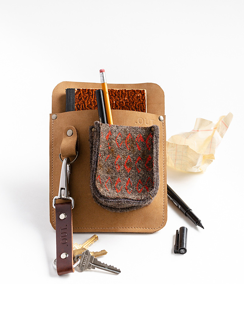 OUT Light Brown Yanni tool holder