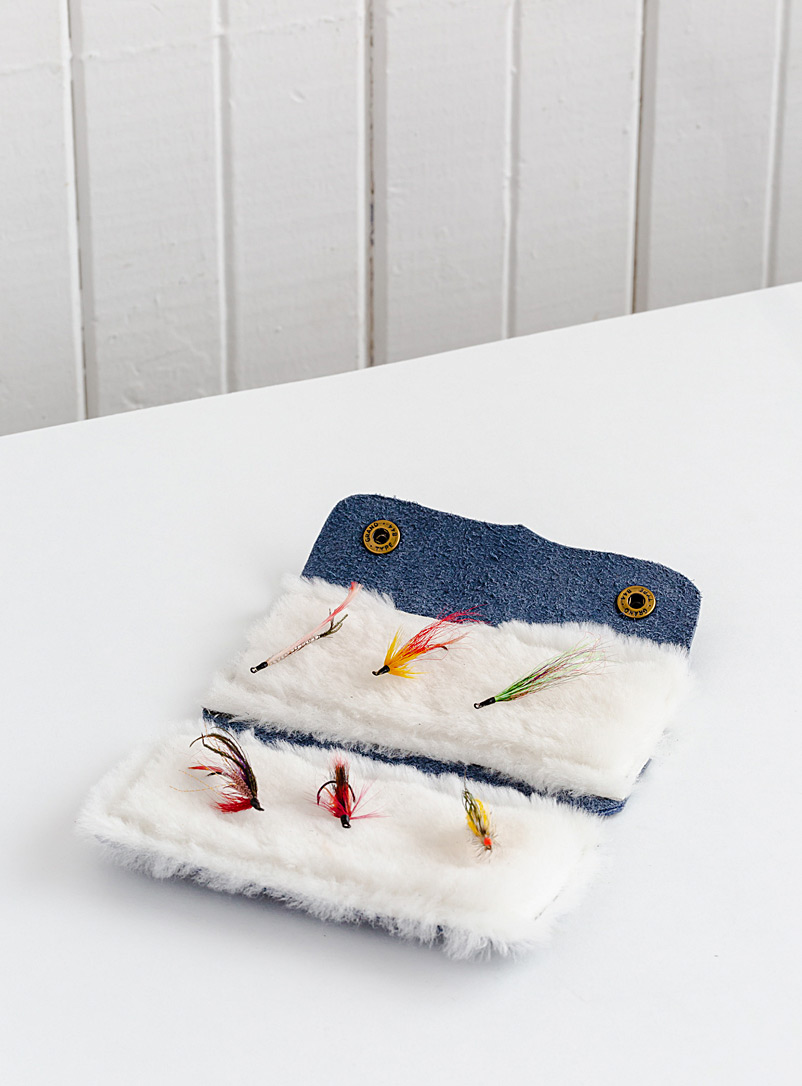 OUT Blue Fly fishing flies case