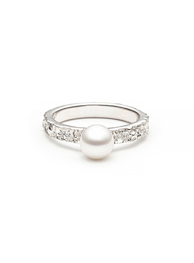 Mineral and pearl ring