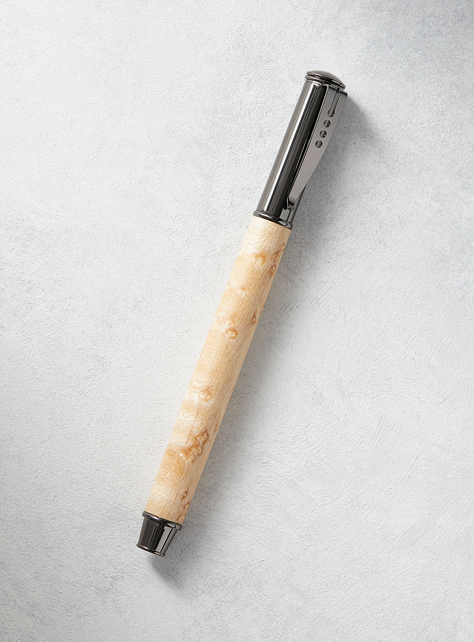 Au Tournant De L'art Maple Wood Ball Pen In Brown
