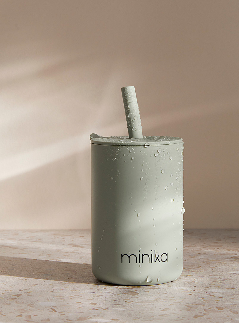Minika: Le verre à paille des tout-petits en silicone Vert vif-irlandais-émerau