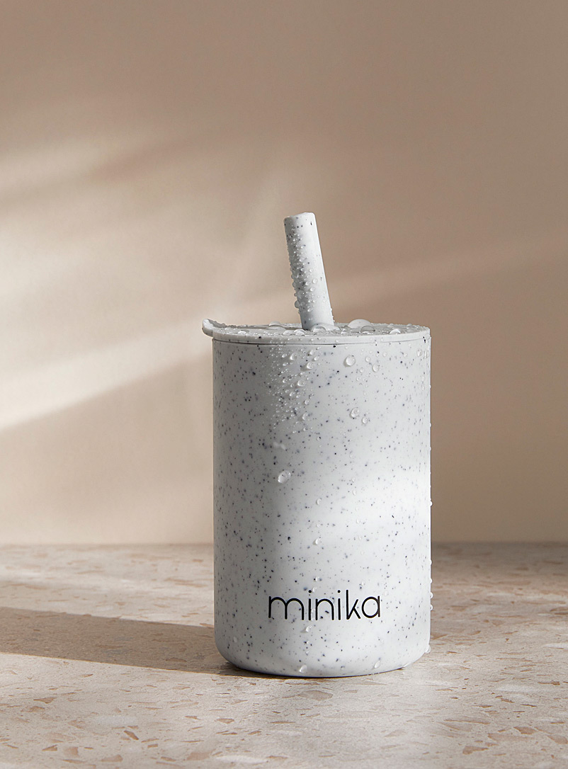Minika: Le verre à paille des tout-petits en silicone Vert pâle-lime