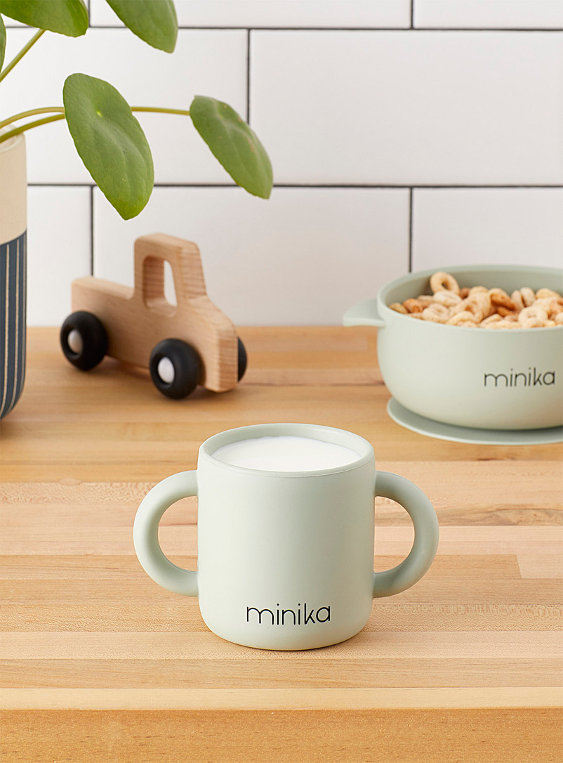 Minika: La tasse d'apprentissage en silicone Vert pâle-lime
