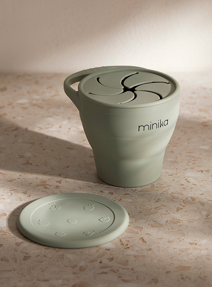 Minika Kelly Green Silicone snack bowl with lid