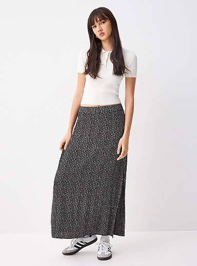 Side-slit textured crepe maxi skirt