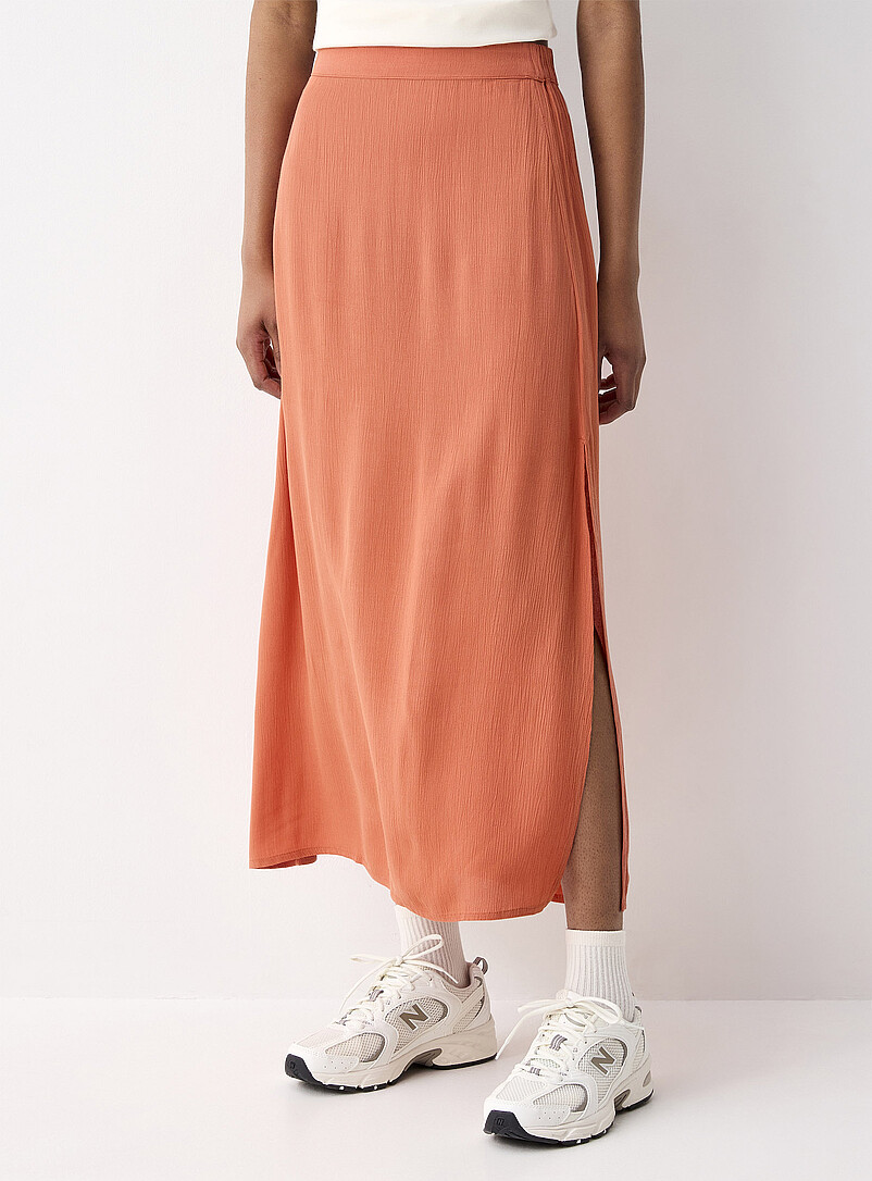 Twik: La jupe longue fendue cr&ecirc;pe textur&eacute; Soleils pour femme