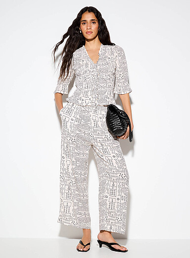Le pantalon large coup&eacute; court texture froiss&eacute;e