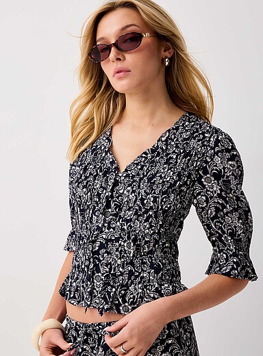La blouse froiss&eacute;e col V manches aux coudes