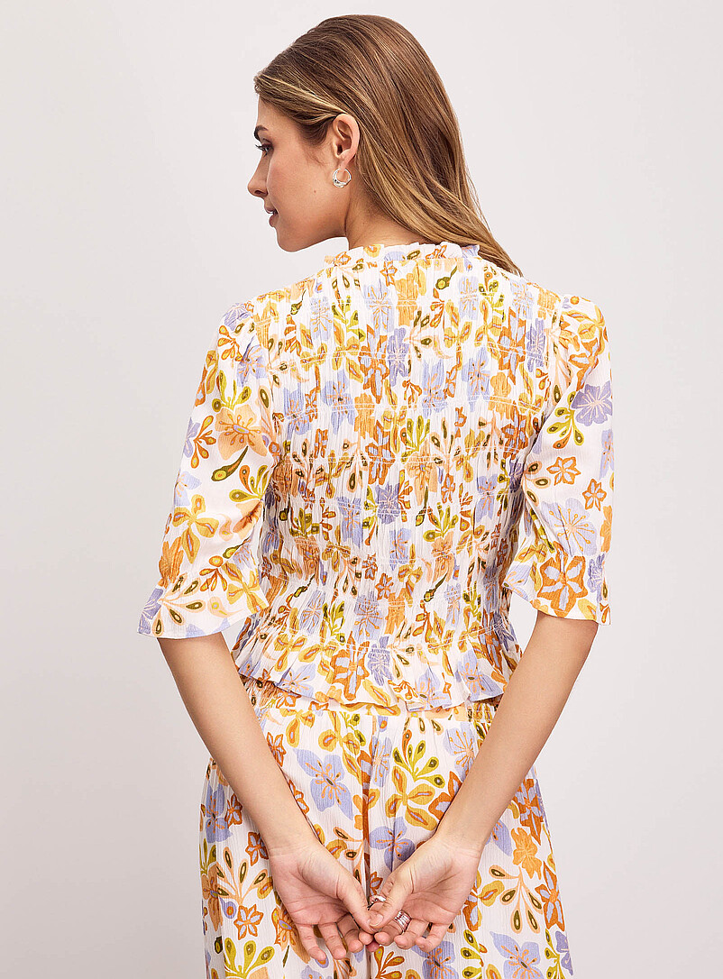 Ic&ocirc;ne Patterned White Elbow-length sleeves V-neck crinkled blouse for women