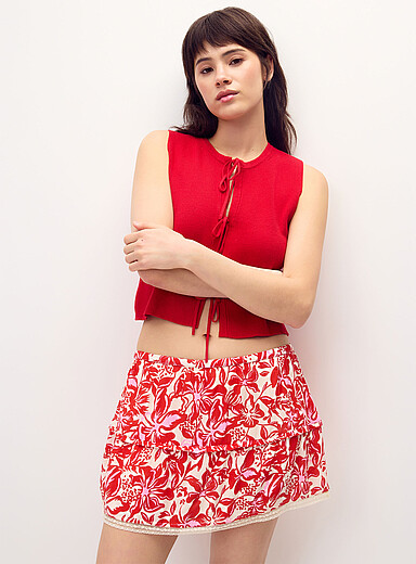 Lace-hem crinkled skort