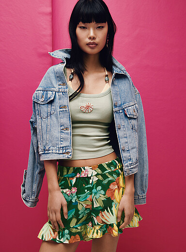 Ruffled elastic-waist mini short