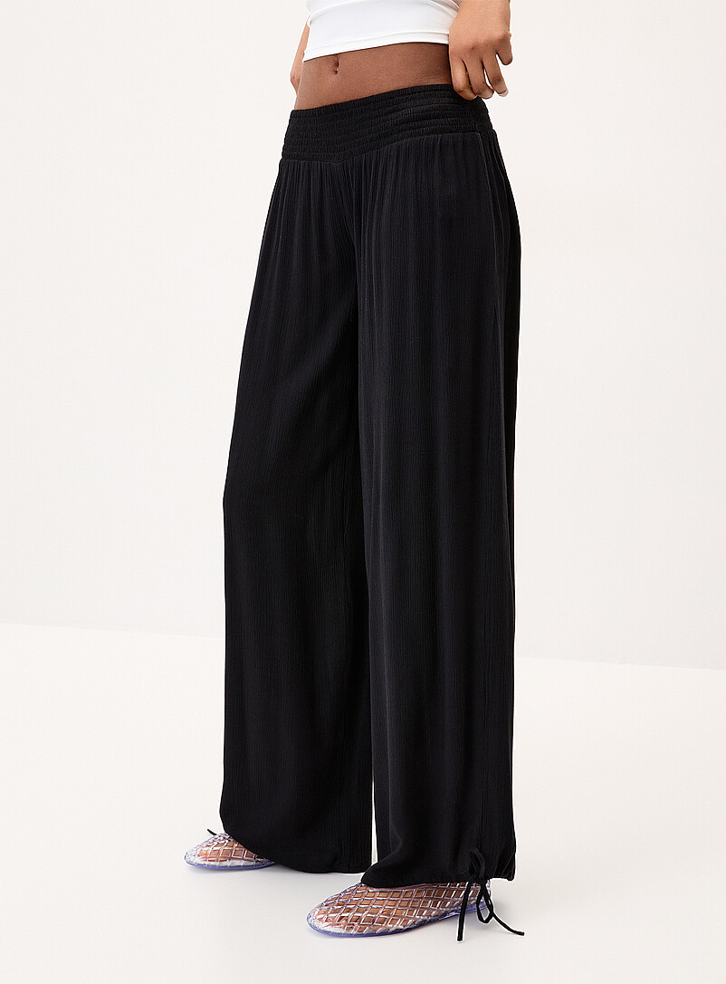 Twik: Le pantalon effet froiss&eacute; taille smock&eacute;e Blanc pour femme