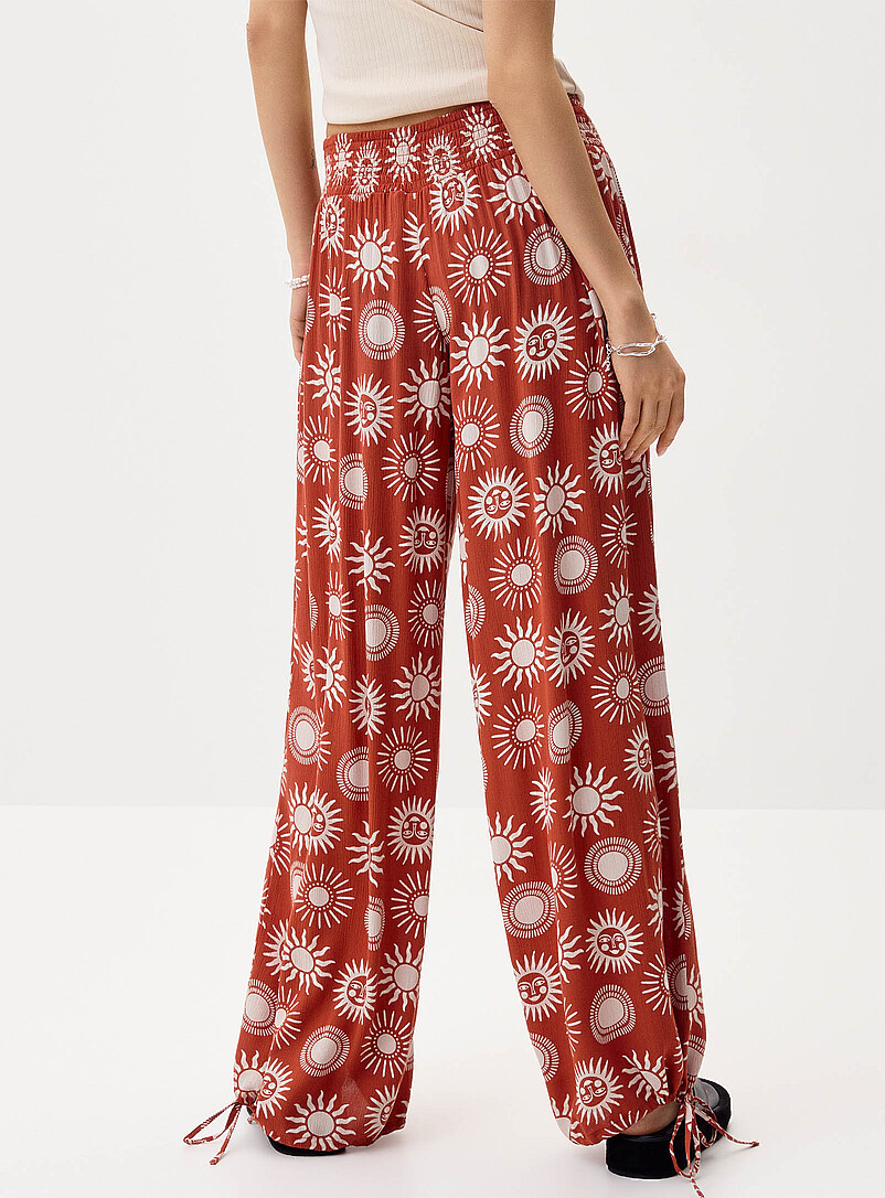 Twik: Le pantalon effet froiss&eacute; taille smock&eacute;e Blanc pour femme