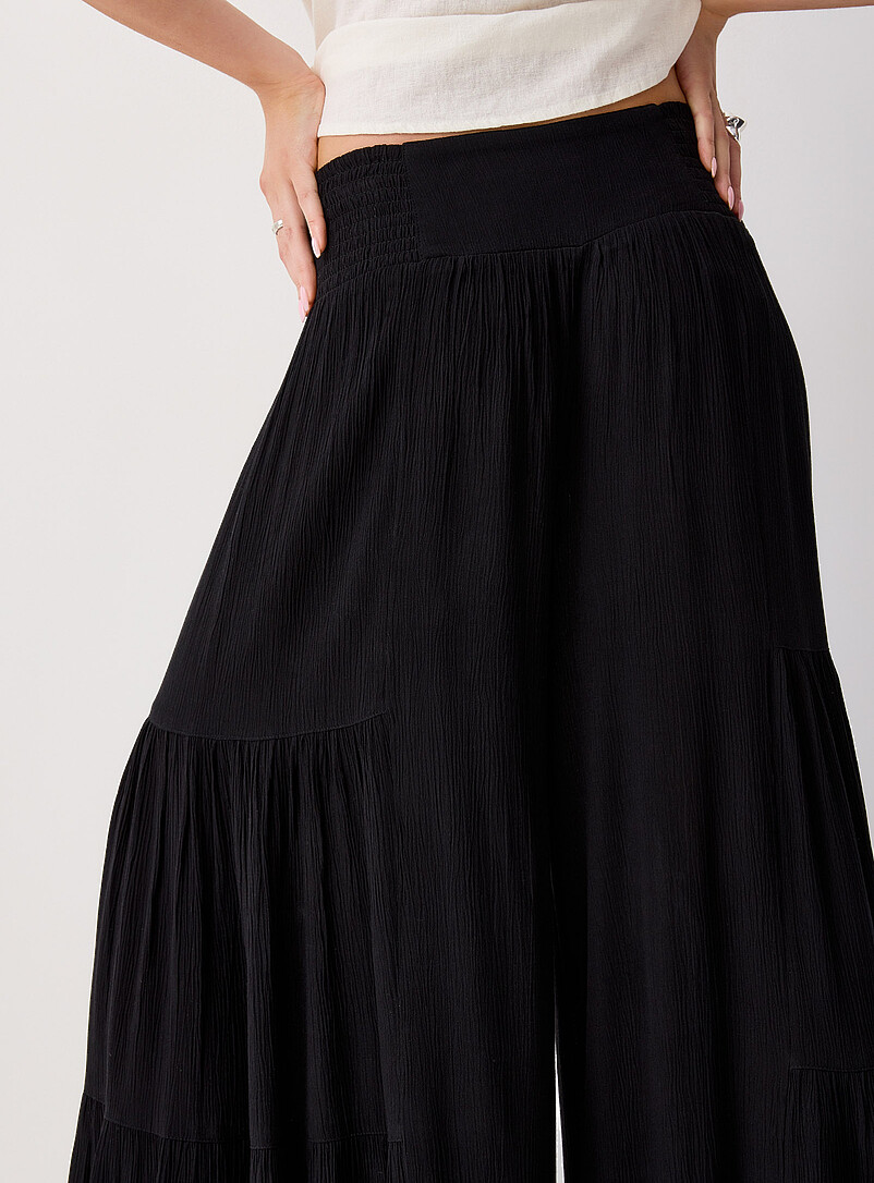 Ic&ocirc;ne Black Crinkled tiered ultra-wide pant for women