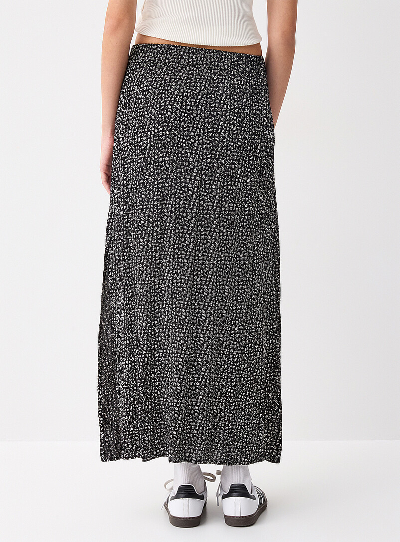 Side-slit textured crepe maxi skirt product image 3