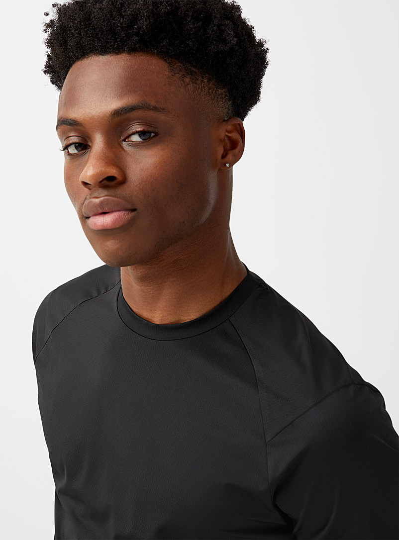 I.FIV5 Black Micro-perforated high-intensity tee for men
