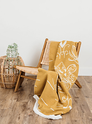 Recycled fibre honey blanket