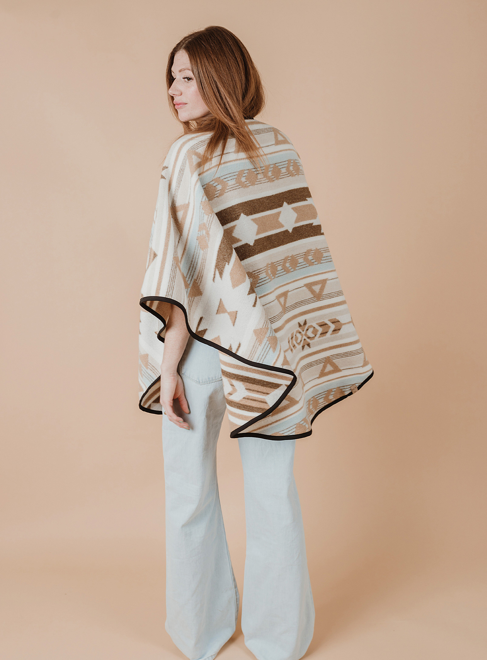 MINI TIPI - Sand reversible shawl